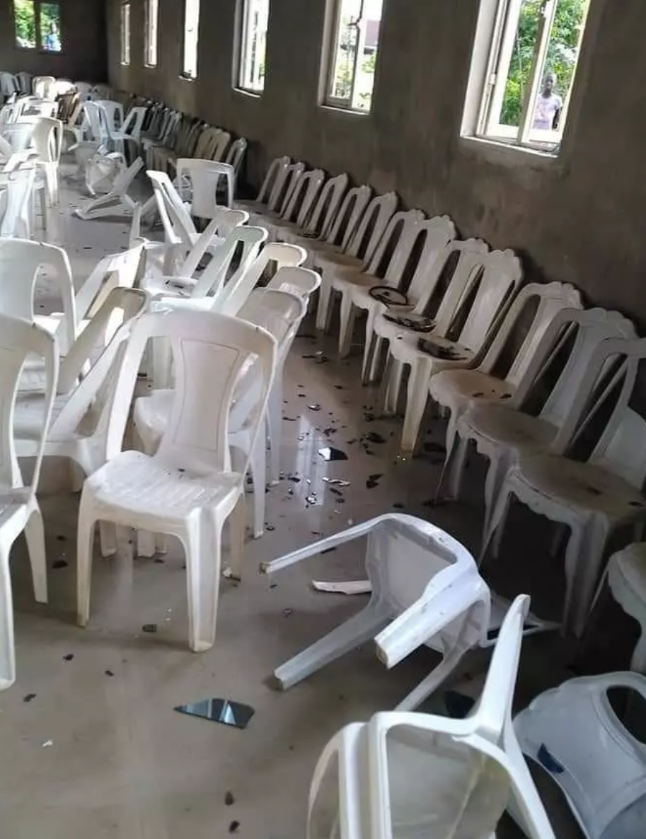 According to a report, some masquerades on rampage attacked a Church, City of Living Grace Chapel, in Idu Uruan, Uruan local government area, Akwa Ibom State, and destroyed the church’s properties, beat up some members and stole the phones of others