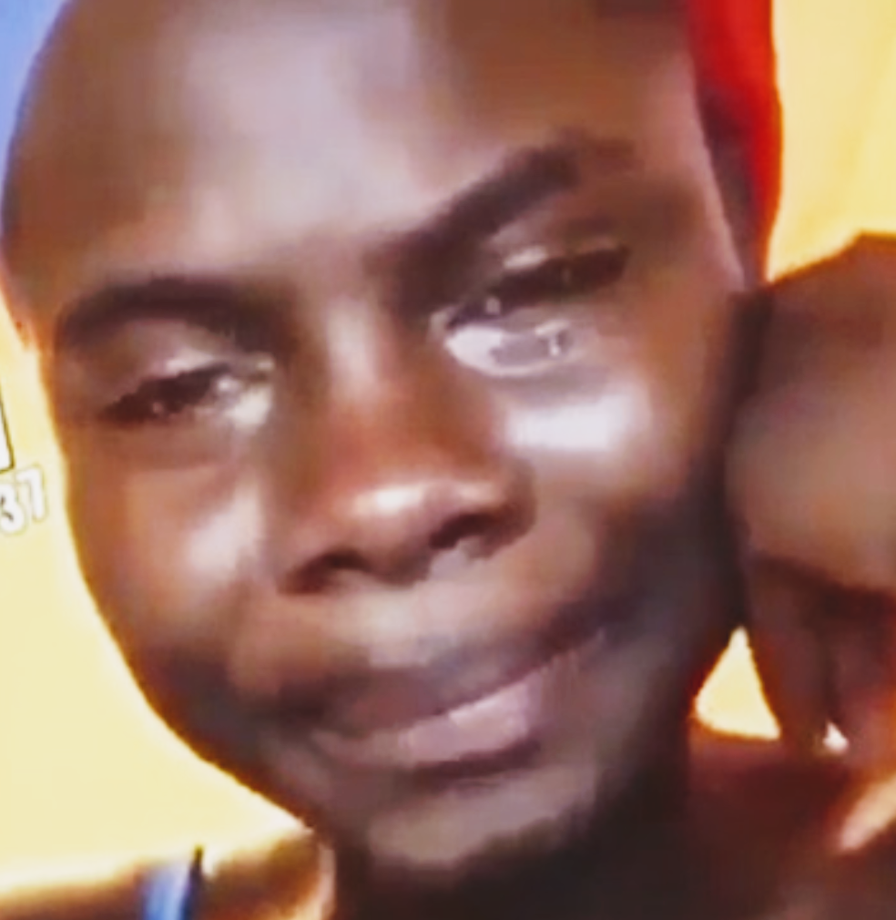 A young dark lady has taken to social media to cry out about not having a boyfriend in her age line
