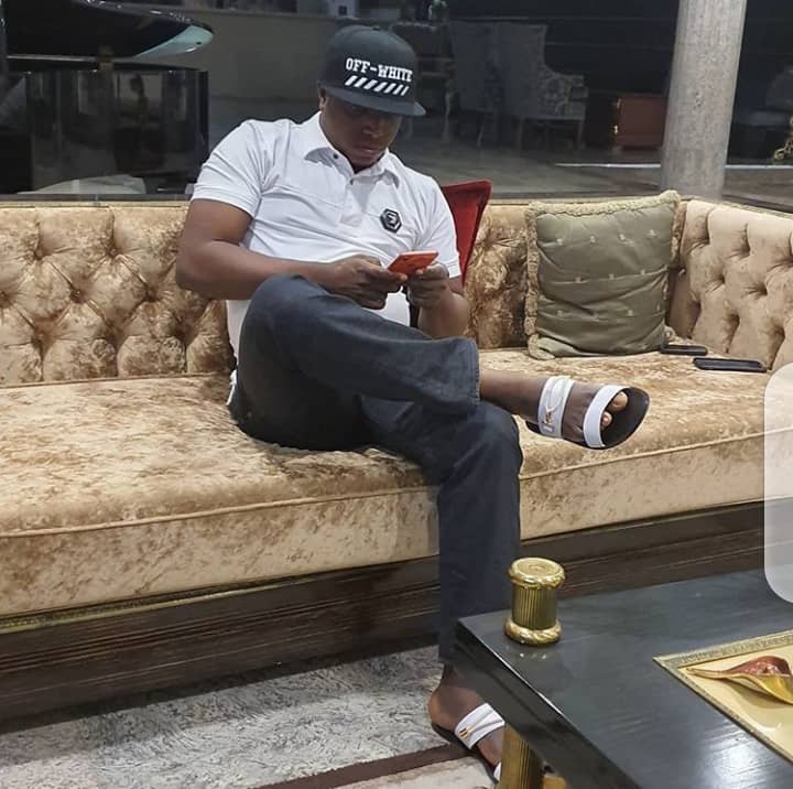 Self acclaimed youngest billionaire has cried out from detention that he has been illegally detained for over twenty days now by the police under the instructions of Popular comedian, I Go Dye, Level 9 boss, Obi Kingsley, based in Asaba and Joseph Osawaru owner of Exquisite Homes 2 hotel and Lounge, Confirming his unlawful detention on Tuesday, October 8th, 2019 Biletiri said